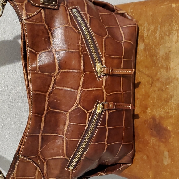 Dooney & Bourke leather purse. Must see - BENEFITS RESCUE DOGS= CLOSET CLOSING - Picture 3 of 16